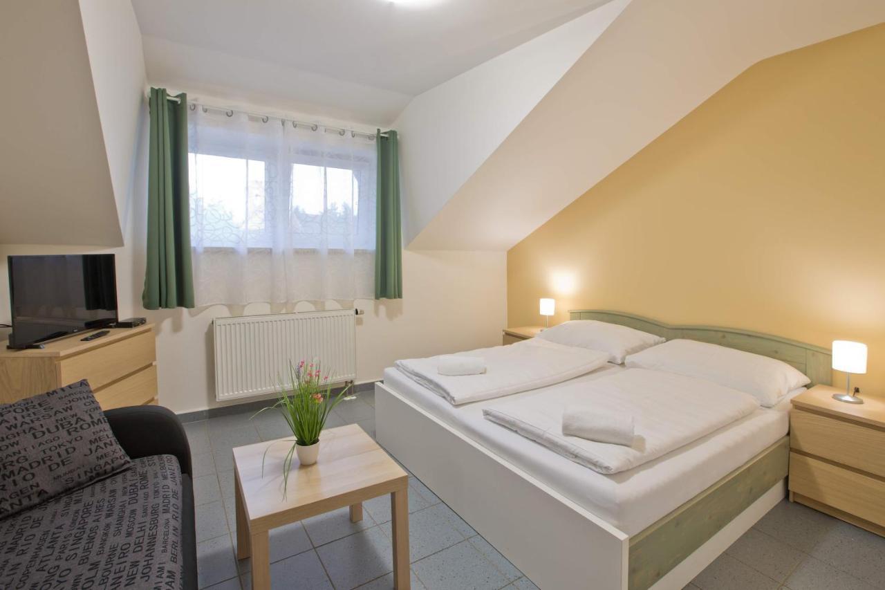 Sindlovska Krcma Hotel Ceske Budejovice Bagian luar foto