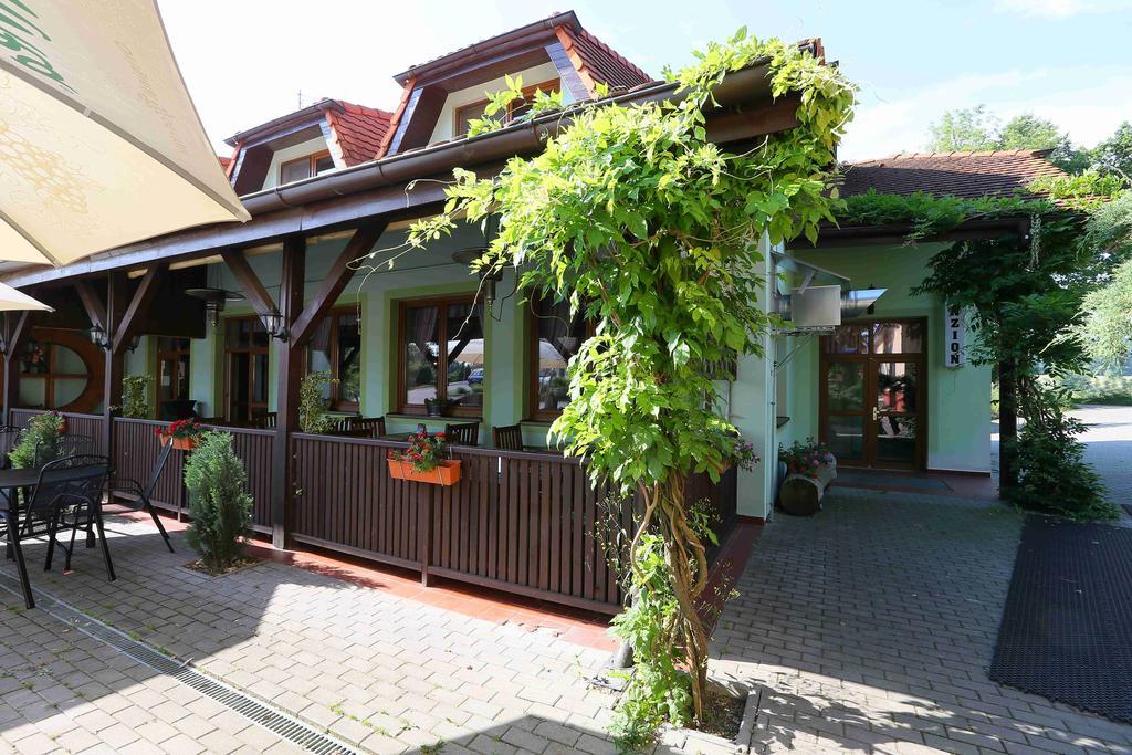 Sindlovska Krcma Hotel Ceske Budejovice Bagian luar foto